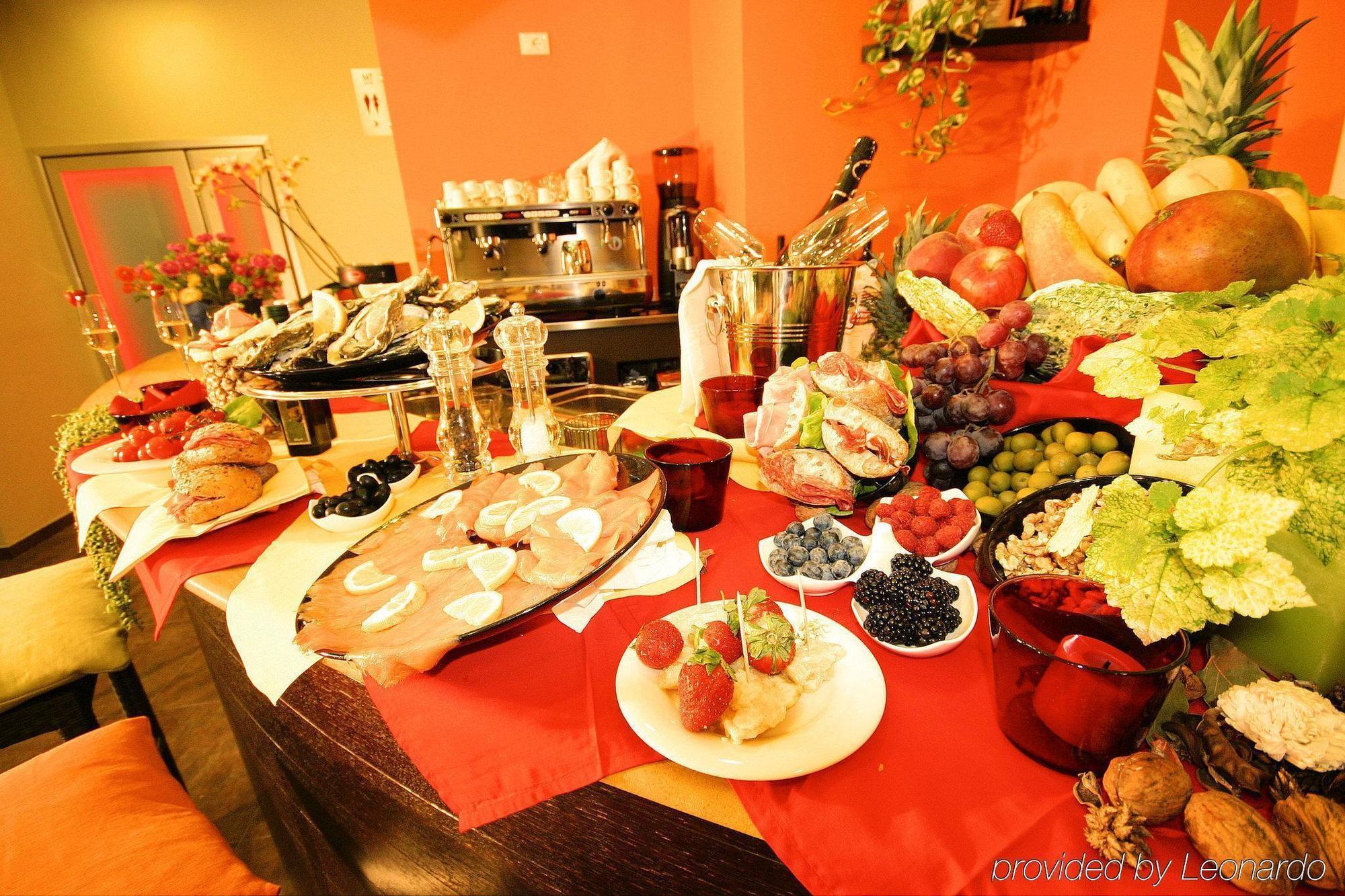 Mihotel Milan Restoran gambar